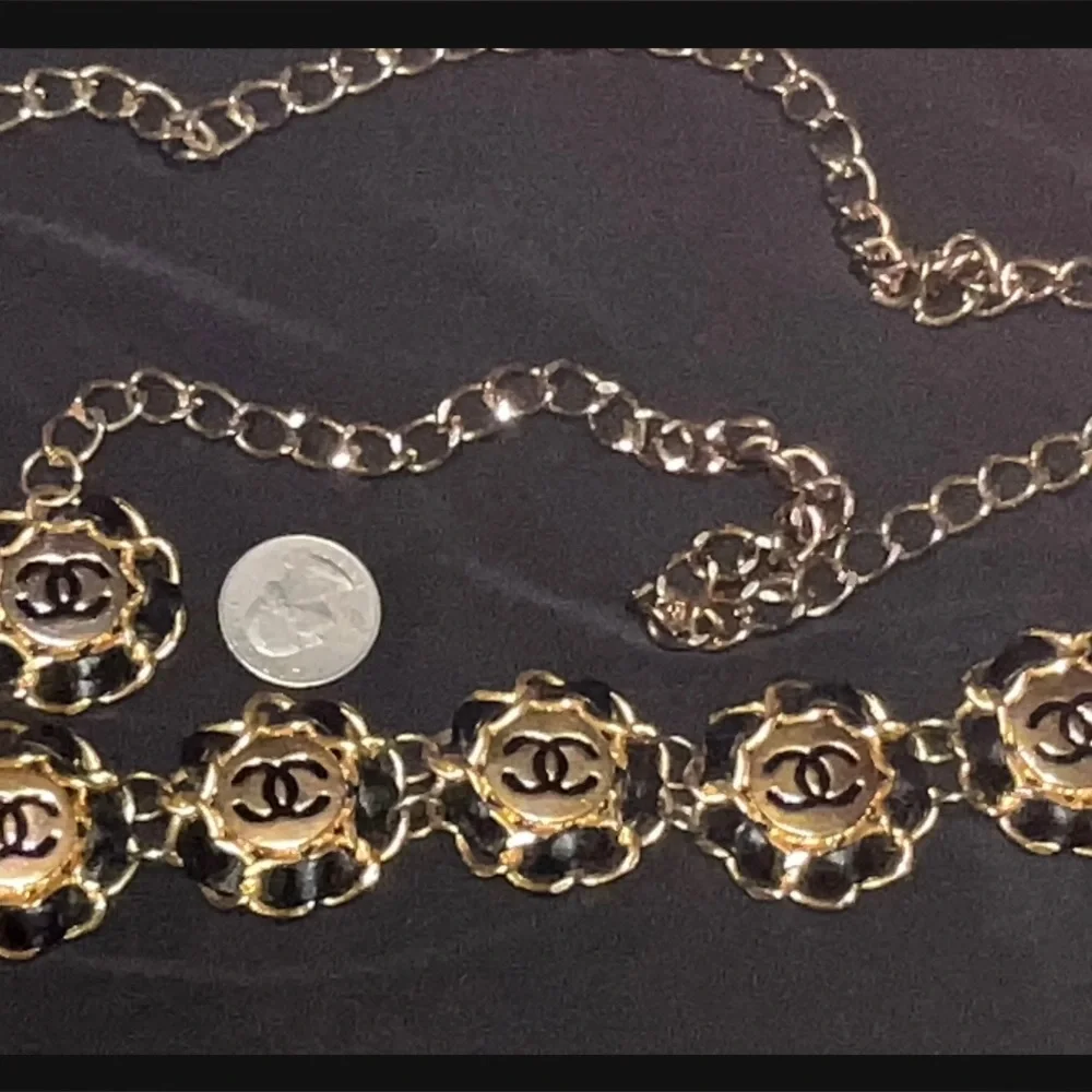 Rare CHANEL Gold Camellia Flowers Logo CC Chain Belt Leather Belt Necklace S M - Picture 6 of 8